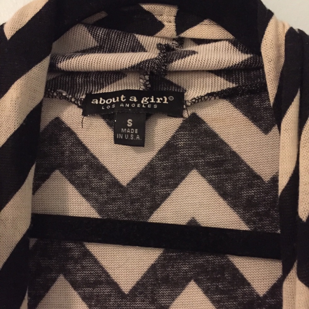 Chevron Patterned Cardigan - Picture 4 of 4